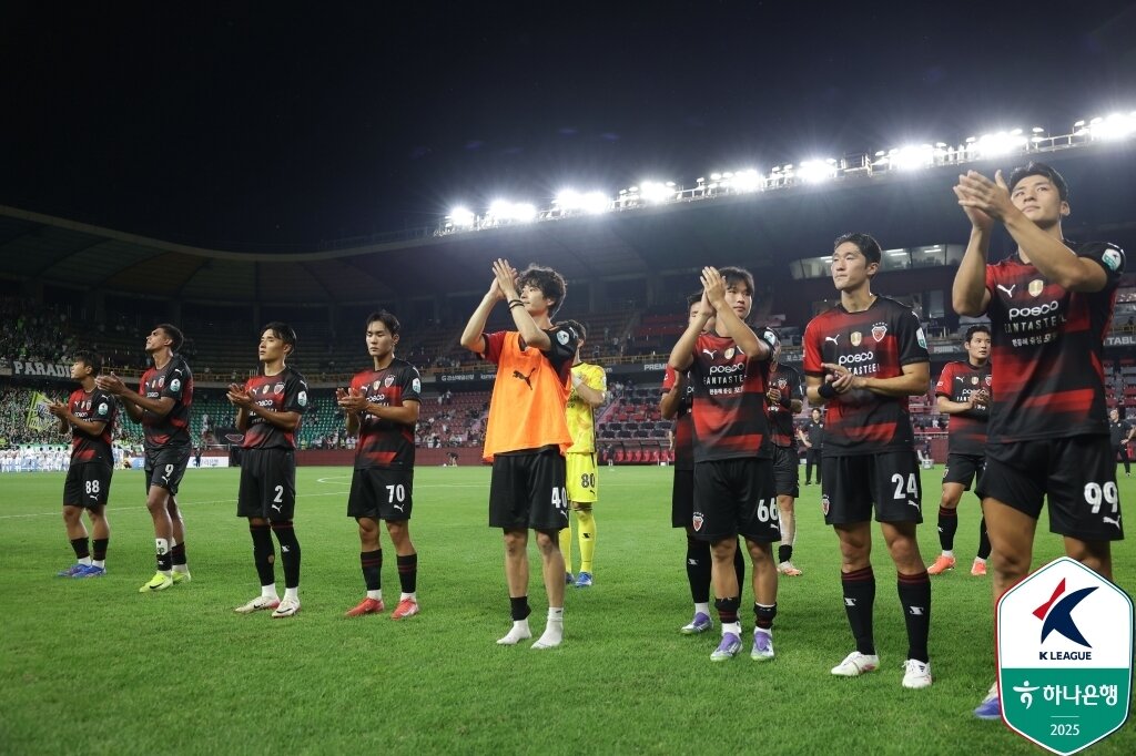 본문 이미지 - 기성용이 합류한 포항 스틸러스&#40;한국프로축구연맹 제공&#41;
