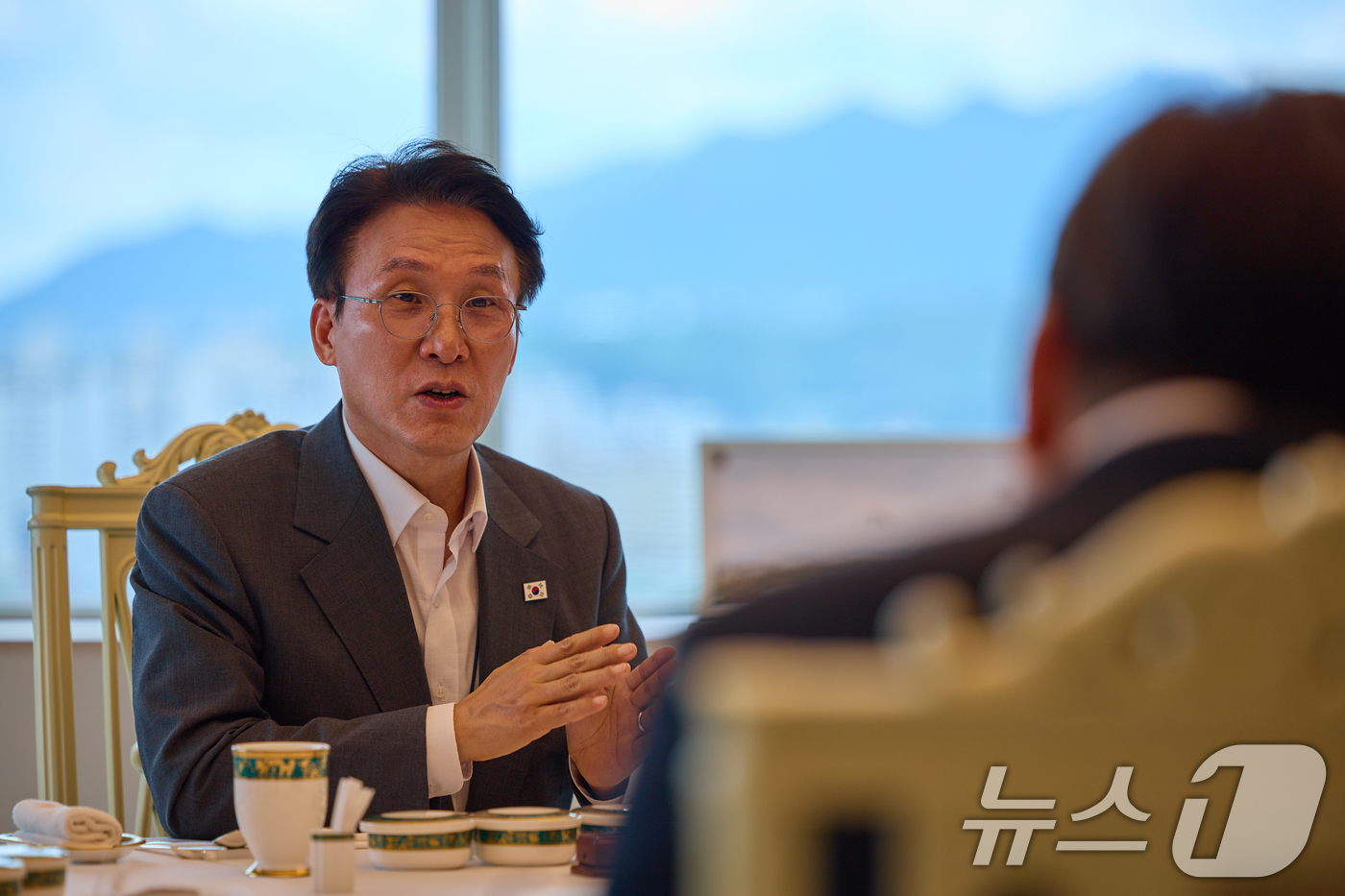 (서울=뉴스1) 허경 기자 = 김민석 국무총리가 21일 서울 용산 대통령실 청사에서 오찬 주례보고회동에서 이재명 대통령과 대화하고 있다. (대통령실 제공. 재판매 및 DB 금지) …