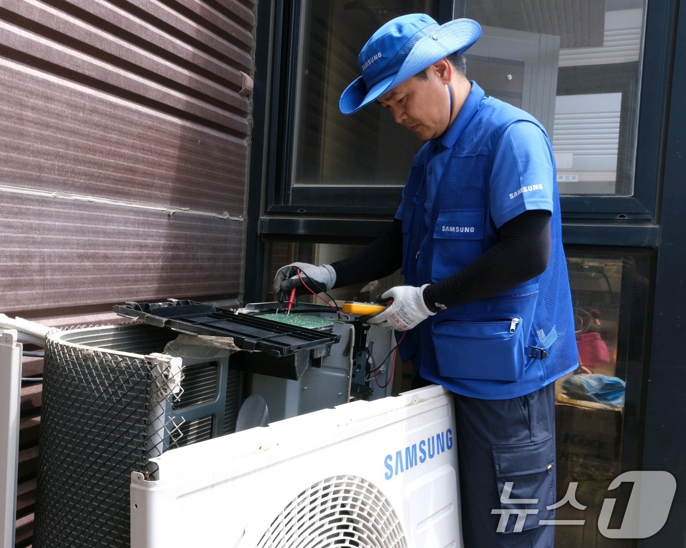 (서울=뉴스1) = 삼성은 전국 각지에서 발생한 집중호우로 큰 피해를 입은 주민들을 위로하고 신속한 피해 복구를 지원하기 위해 성금 30억원을 기부했다고 21일 밝혔다.사진은 지난 …