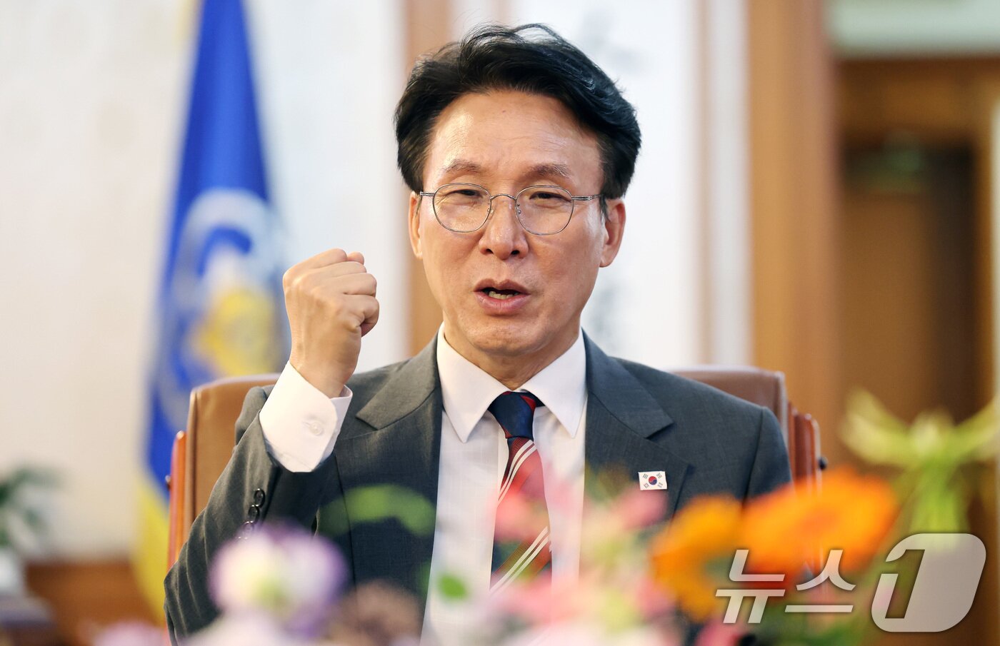 본문 이미지 - 김민석 국무총리가 21일 서울 종로구 정부서울청사 집무실에서 뉴스1과 인터뷰를 갖고 있다. 2025.7.21/뉴스1 ⓒ News1 임세영 기자