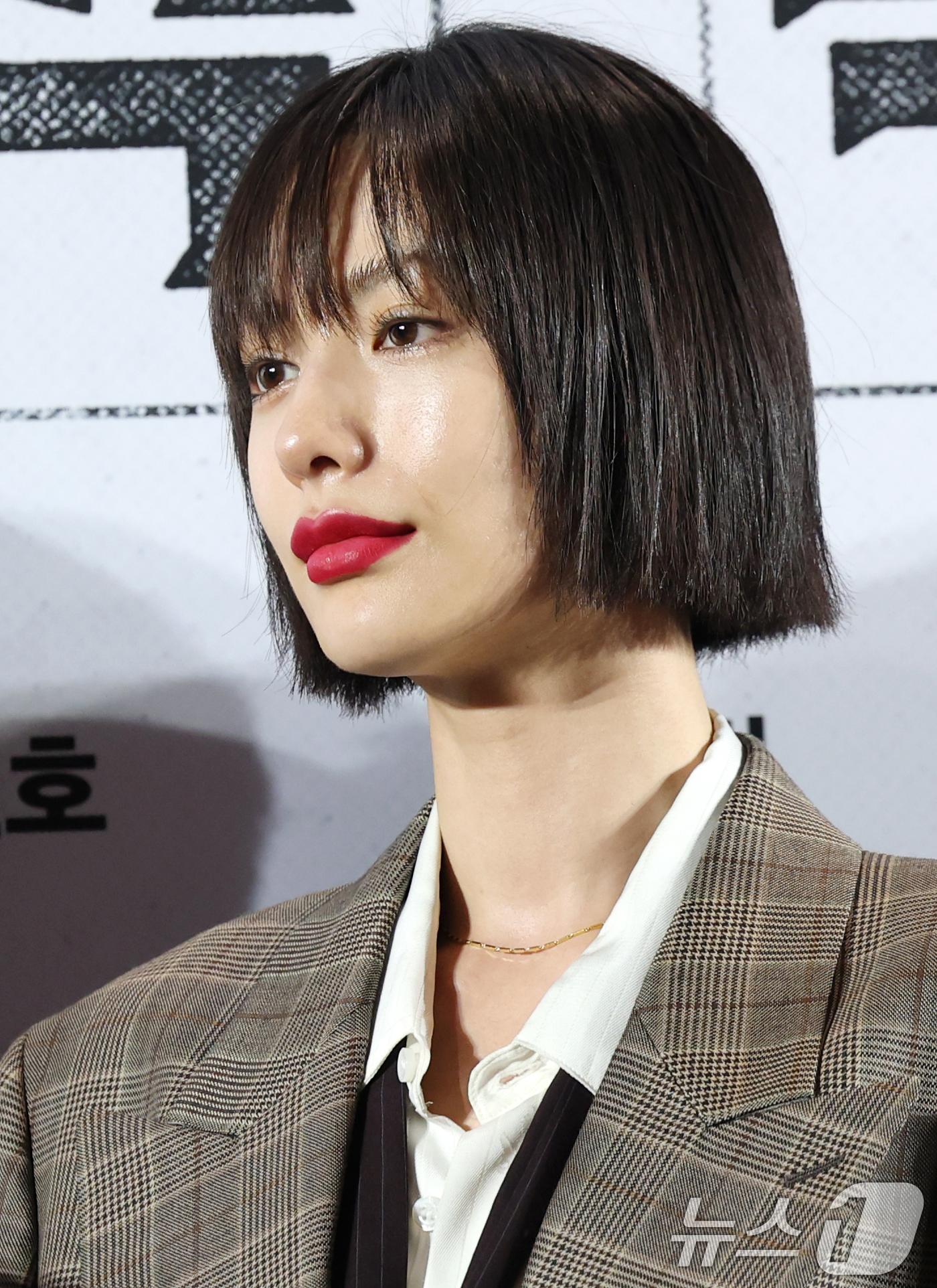 (서울=뉴스1) 권현진 기자 = 배우 나나가 21일 서울 송파구 롯데시네마 월드타워점에서 열린 영화 '전지적 독자 시점‘(감독 김병우) VIP 시사회에 참석해 포즈를 취하고 있다. …