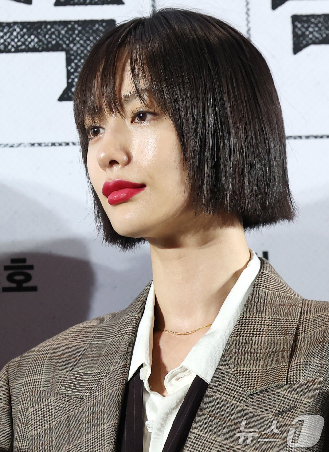 나나, 새빨간 입술