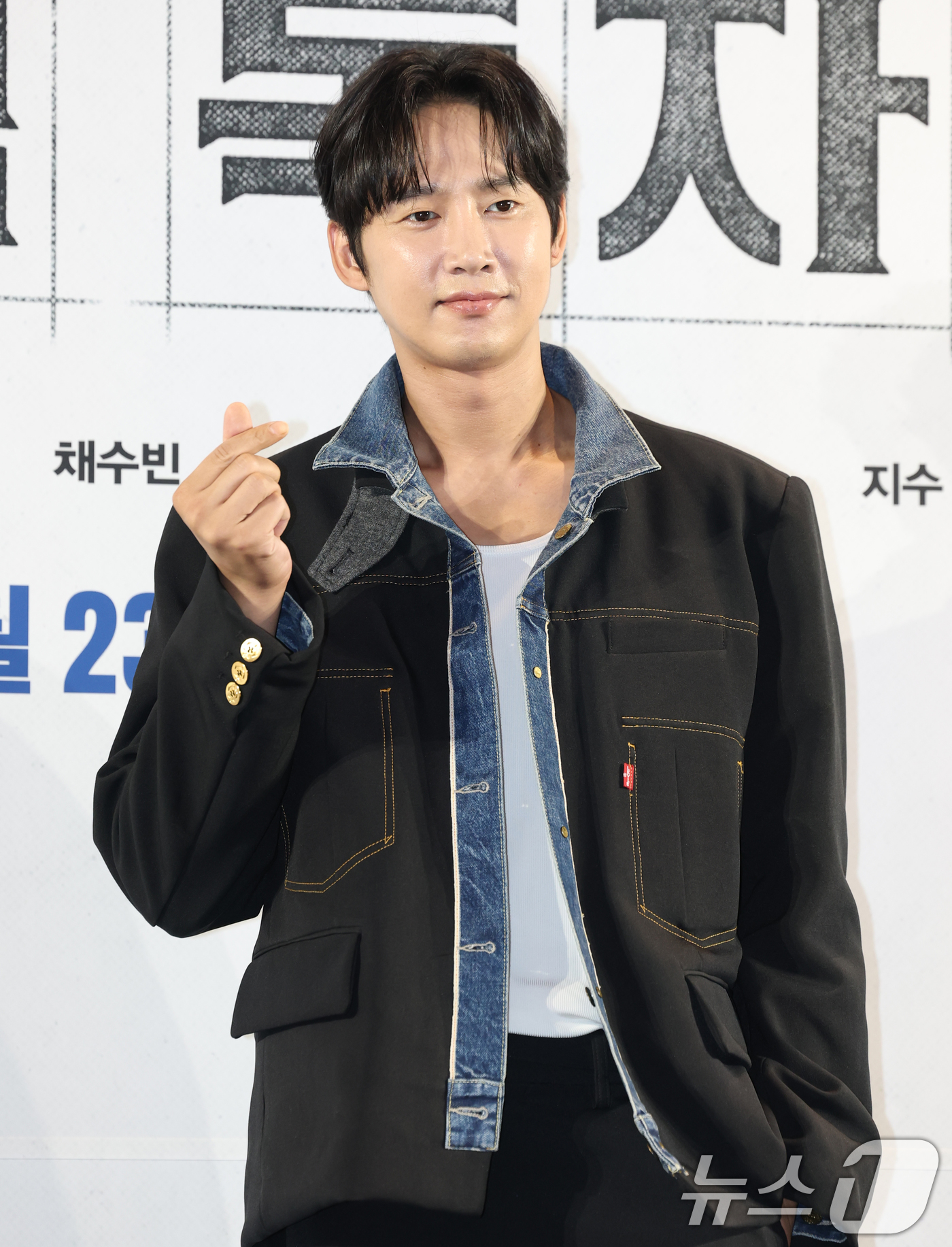 (서울=뉴스1) 권현진 기자 = 배우 박성훈이 21일 서울 송파구 롯데시네마 월드타워점에서 열린 영화 '전지적 독자 시점‘(감독 김병우) VIP 시사회에 참석해 포즈를 취하고 있다 …