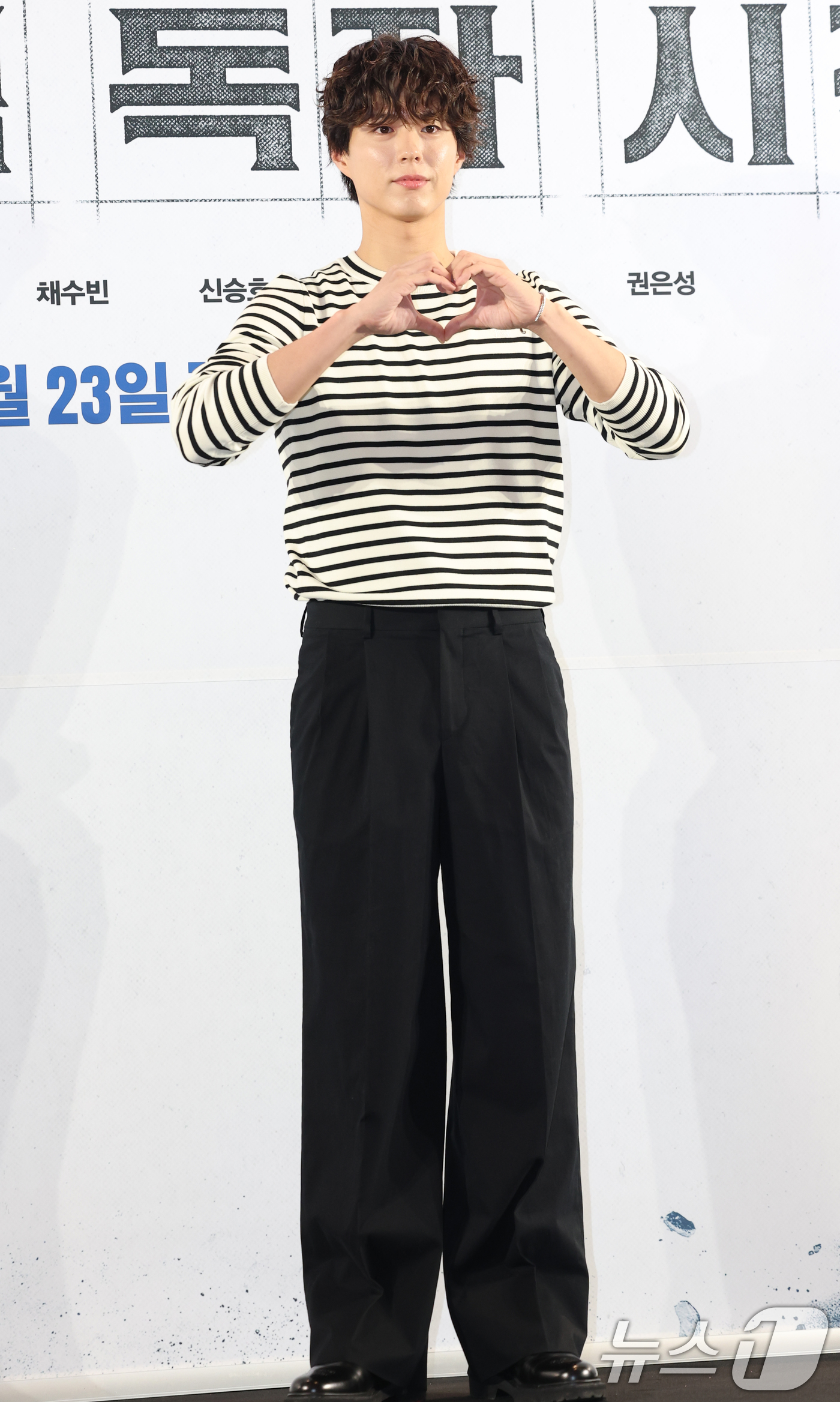 (서울=뉴스1) 권현진 기자 = 배우 박보검이 21일 서울 송파구 롯데시네마 월드타워점에서 열린 영화 '전지적 독자 시점‘(감독 김병우) VIP 시사회에 참석해 포즈를 취하고 있다 …