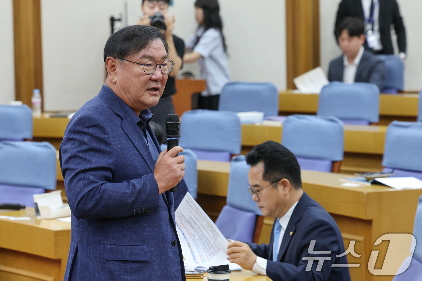 (서울=뉴스1) 안은나 기자 = 김태년 더불어민주당 의원이 22일 오전 서울 여의도 국회의원회관에서 열린 '경제는 민주당 : 코스피 5000시대 실현을 위해 민주당이 할 일-금융편 …