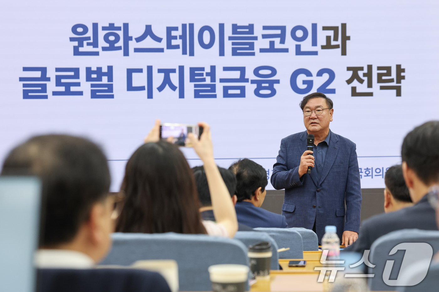 (서울=뉴스1) 안은나 기자 = 김태년 더불어민주당 의원이 22일 오전 서울 여의도 국회의원회관에서 열린 '경제는 민주당 : 코스피 5000시대 실현을 위해 민주당이 할 일-금융편 …