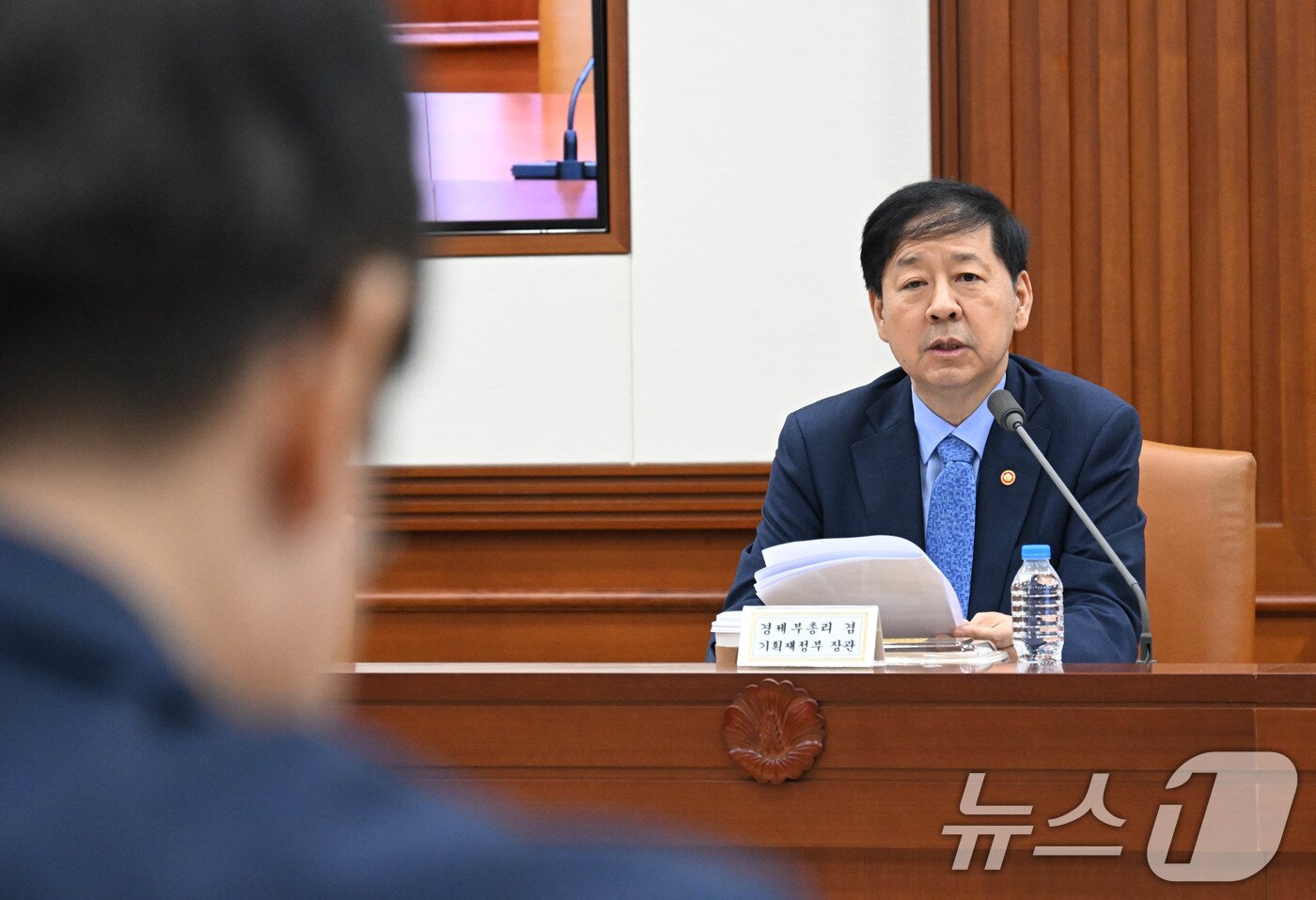 본문 이미지 - 구윤철 경제부총리 겸 기획재정부 장관이 22일 서울 종로구 정부서울청사에서 열린 대외경제장관회의를 주재하고 있다. &#40;기획재정부 제공. 재판매 및 DB 금지&#41; 2025.7.22/뉴스1 ⓒ News1 이연주 기자