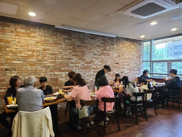 다이닝브랜즈그룹, '영케어러' 지원 1년 성과 공개…사회적 책임 실천 확대