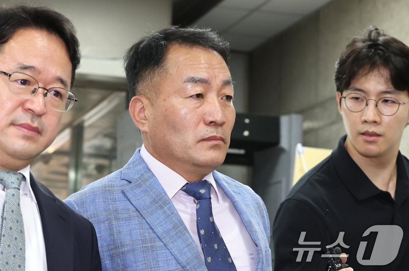 본문 이미지 - &#39;윤석열 전 대통령 격노설&#39;에 대한 위증 혐의를 받는 김계환 전 해병대사령관이 22일 오전 서울중앙지방법원에서 열린 영장실질심사&#40;구속 전 피의자 심문&#41;에 출석하고 있다. 2025.7.22/뉴스1 ⓒ News1 장수영 기자