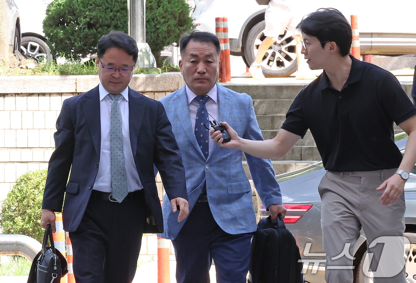 본문 이미지 - &#39;윤석열 전 대통령 격노설&#39;에 대한 위증 혐의를 받는 김계환 전 해병대사령관이 22일 오전 서울중앙지방법원에서 열린 영장실질심사&#40;구속 전 피의자 심문&#41;에 출석하고 있다. 2025.7.22/뉴스1 ⓒ News1 장수영 기자