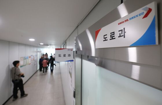 '옹벽 붕괴' 오산시·현대건설 등 3곳 압색…9시간 만 종료(종합3보)