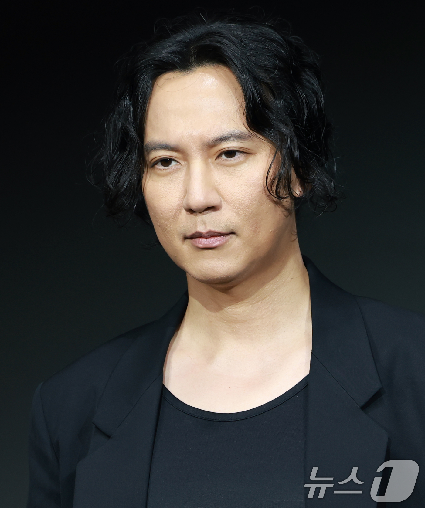 (서울=뉴스1) 권현진 기자 = 배우 김남길이 22일 오전 서울 마포구 호텔 나루 서울 엠갤러리에서 열린 넷플릭스 시리즈 '트리거' 제작발표회에 참석해 포즈를 취하고 있다.'트리거 …