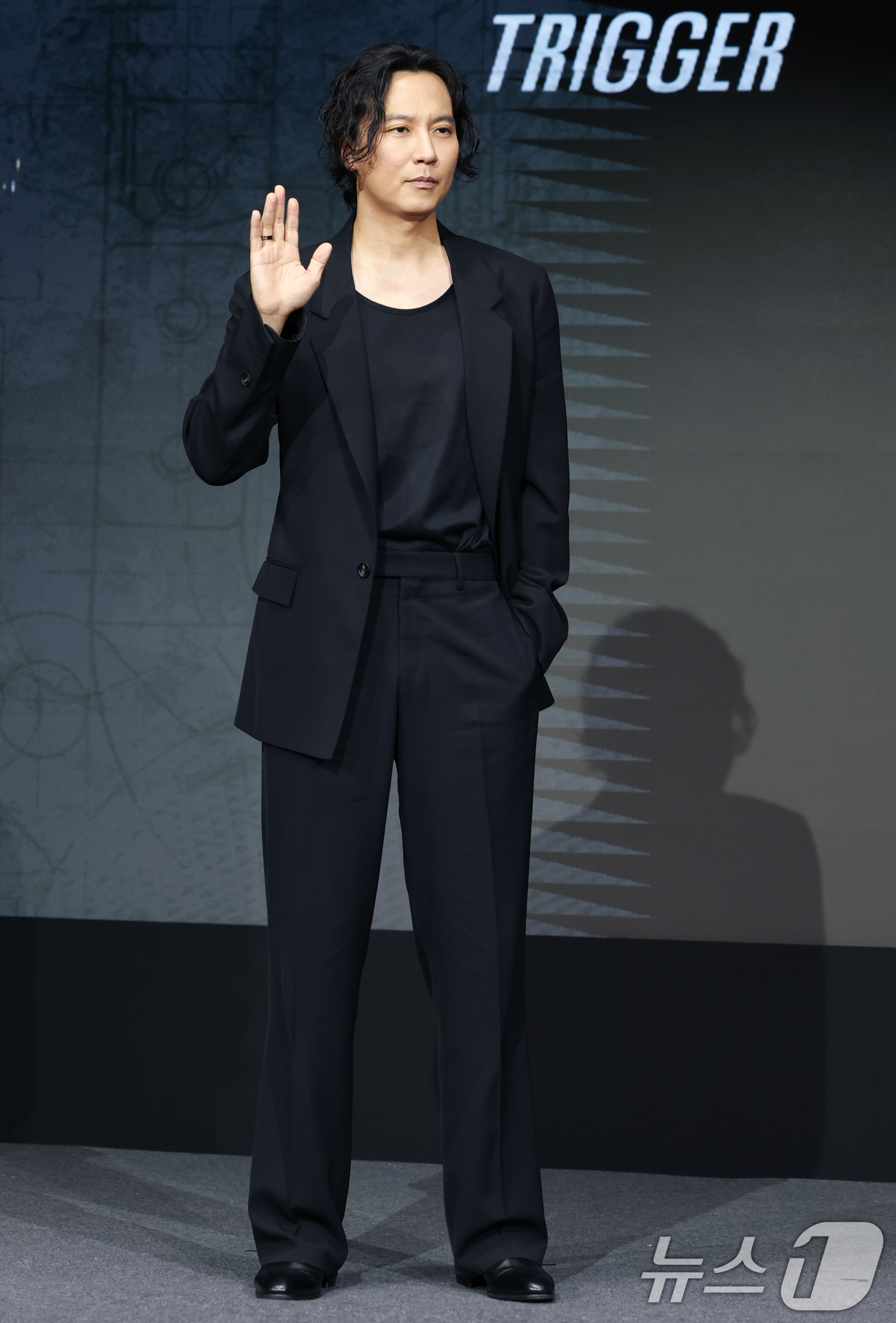 (서울=뉴스1) 권현진 기자 = 배우 김남길이 22일 오전 서울 마포구 호텔 나루 서울 엠갤러리에서 열린 넷플릭스 시리즈 '트리거' 제작발표회에 참석해 포즈를 취하고 있다.'트리거 …