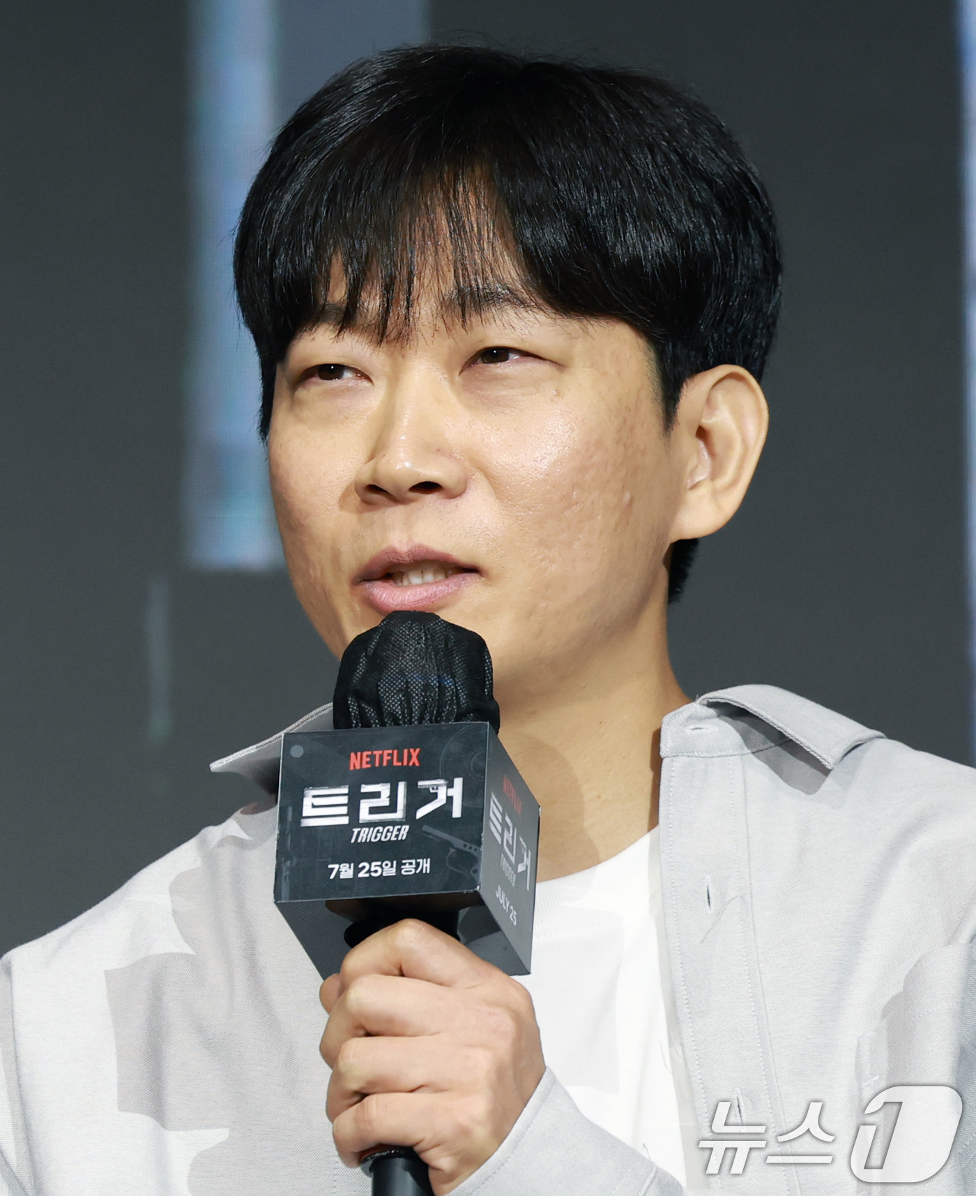 (서울=뉴스1) 권현진 기자 = 권오승 감독이 22일 오전 서울 마포구 호텔 나루 서울 엠갤러리에서 열린 넷플릭스 시리즈 '트리거' 제작발표회에 참석해 인사말을 하고 있다.'트리거 …