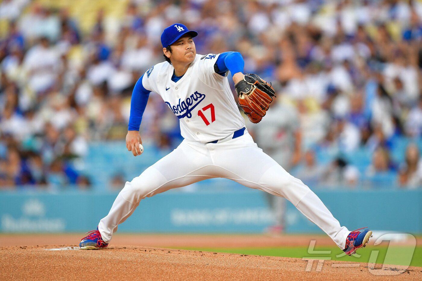 본문 이미지 - 투구하는 오타니.ⓒ 로이터=뉴스1