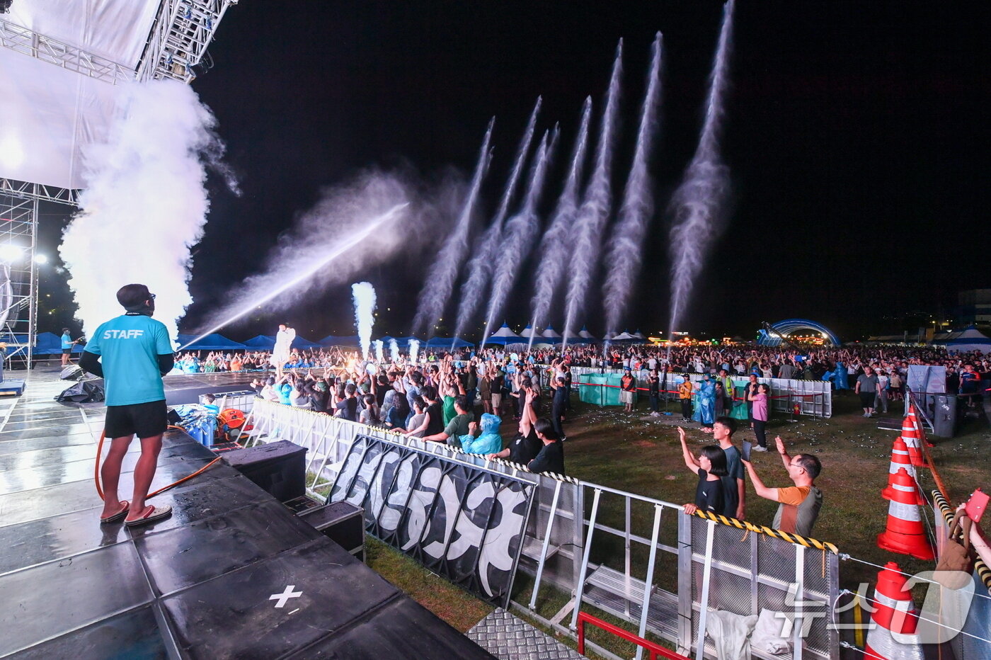 본문 이미지 - '영주 시원(ONE) 축제' 야간 전경(영주시 제공. 재판매 및 DB 금지)2025.7.22/뉴스1