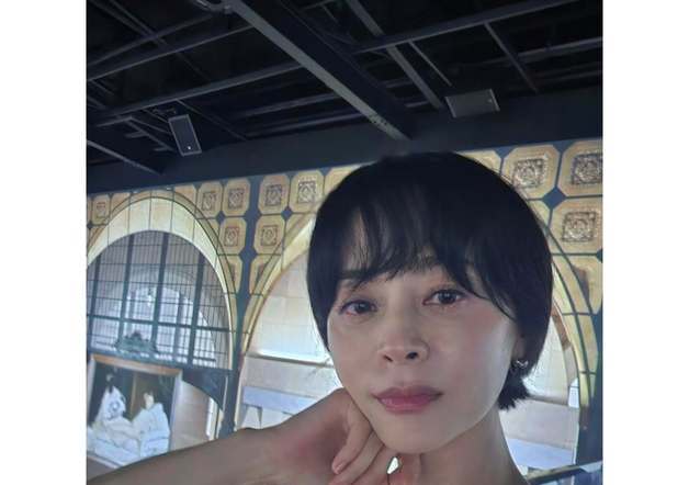 우희진, 50세 안 믿기는 여전한 청순 미모…동갑 김숙 "내 친구 중 가장 곱다"