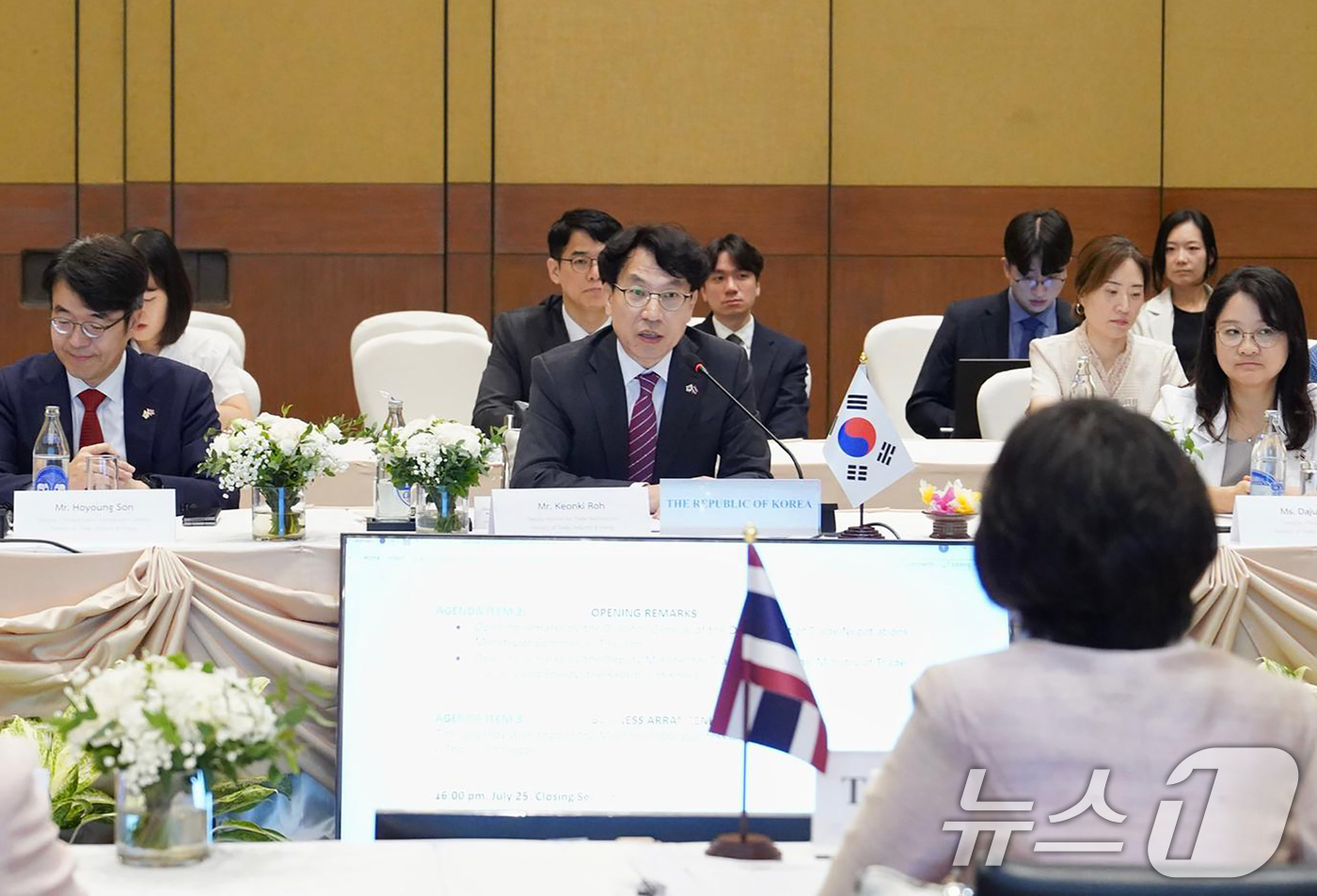 (서울=뉴스1) 이연주 기자 = 노건기 산업통상자원부 통상교섭실장(수석대표)이 22일(현지시간) 태국 방콕에서 열린 '한-태국 EPA 회기간협상 개회식'에서 인사말을 하고 있다. …