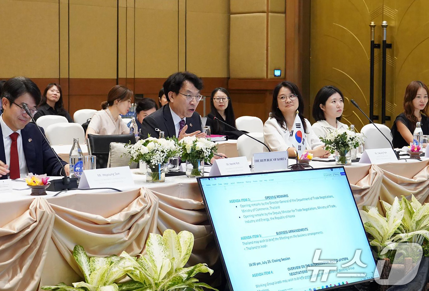 (서울=뉴스1) 이연주 기자 = 노건기 산업통상자원부 통상교섭실장(수석대표)이 22일(현지시간) 태국 방콕에서 열린 '한-태국 EPA 회기간협상 개회식'에서 인사말을 하고 있다. …