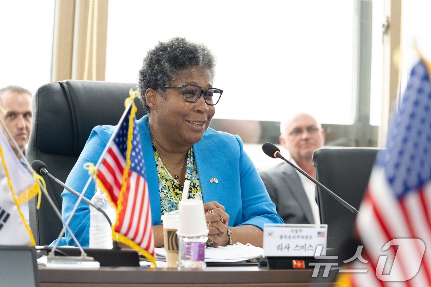 (서울=뉴스1) 이연주 기자 = 대한민국 국방부와 미합중국 국방부는 22일 서울에서 제57차 한미 군수협력위원회 회의를 개최했다고 밝혔다.리사 스미스 미합중국 국방부 품목지원부 차 …