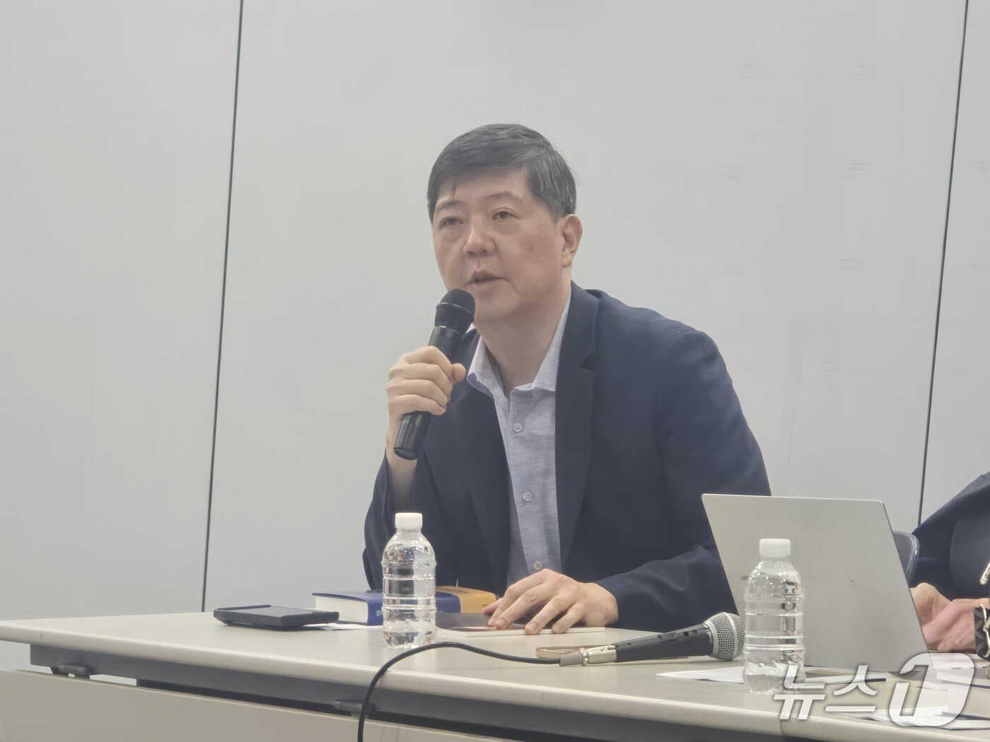 본문 이미지 - 22일 '김대중 망명일기' 출간기념 기자간담회에서 김홍걸 김대중·이희호기념사업회 이사장이 발언하고 있다. ⓒ 뉴스1 김정한 기자