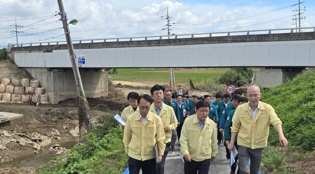 김성환 신임 환경장관, 취임 뒤 첫 행보…수해복구 점검