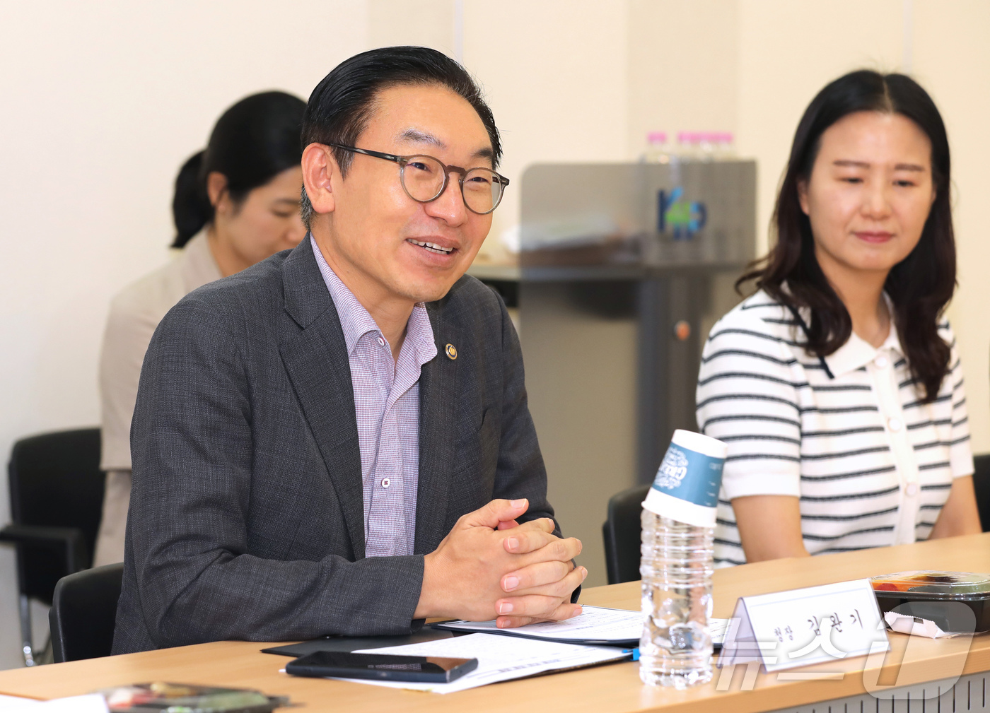 (서울=뉴스1) = 김완기 특허청장이 22일 서울 강남구 특허청 서울사무소에서 열린 민원대응 개선 방안 논의 현장소통 간담회에서 인사말을 하고 있다. (특허청 제공. 재판매 및 D …