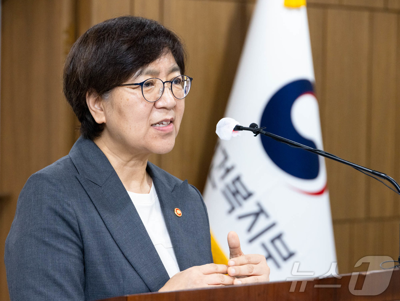 (서울=뉴스1) = 정은경 보건복지부 장관이 22일 정부세종청사에서 열린 취임식에서 취임사를 하고 있다. (보건복지부 제공. 재판매 및 DB금지) 2025.7.22/뉴스1