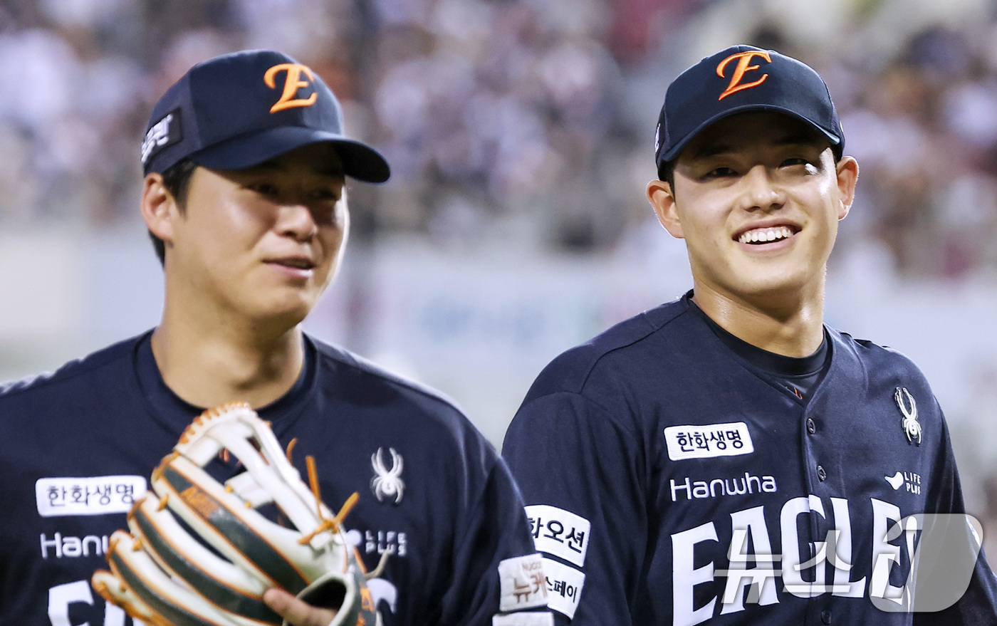 (서울=뉴스1) 김성진 기자 = 22일 서울 송파구 잠실야구장에서 열린 프로야구 '2025 신한 SOL뱅크 KBO 리그' 한화 이글스와 두산 베어스의 경기, 한화 문동주가 5회까지 …