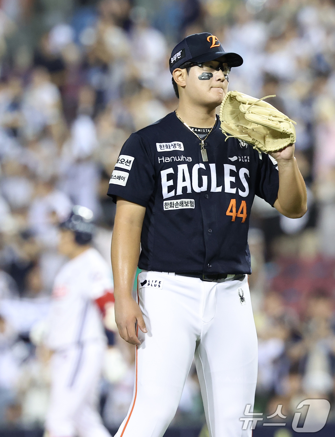 (서울=뉴스1) 김성진 기자 = 22일 서울 송파구 잠실야구장에서 열린 프로야구 '2025 신한 SOL뱅크 KBO 리그' 한화 이글스와 두산 베어스의 경기, 한화 김서현이 9회말 …