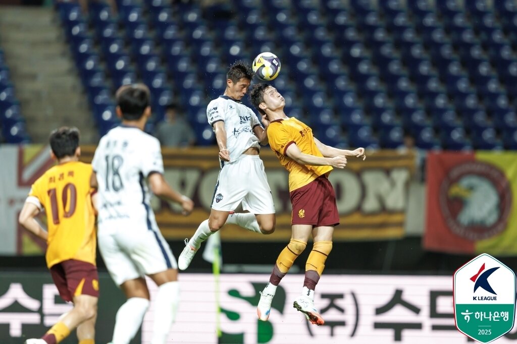 본문 이미지 - 광주와 김천은 1-1로 승부를 가리지 못했다.  