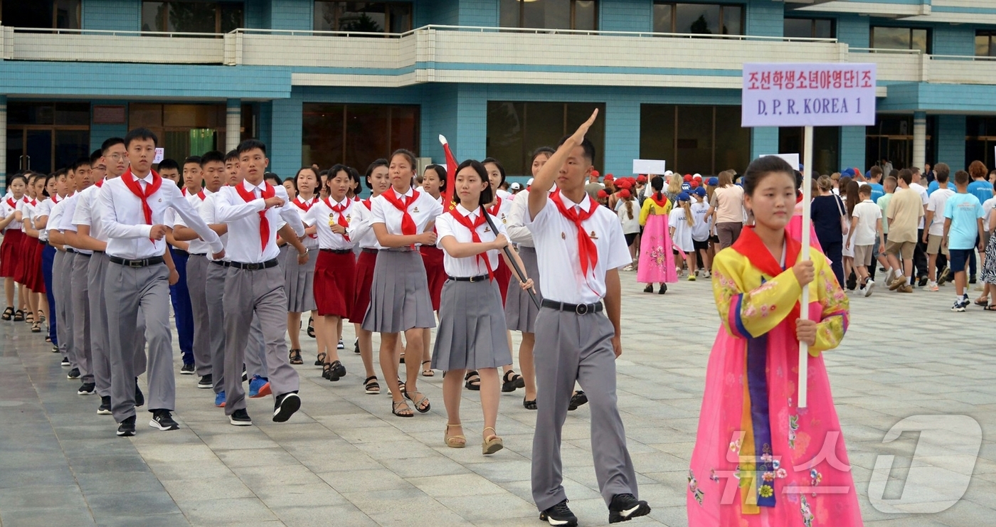 (평양 노동신문=뉴스1) = 북한 노동당 기관지 노동신문은 23일 송도원국제소년단야영소에서 조로(북러)소년친선야영이 전날 시작됐다고 보도했다. [국내에서만 사용가능. 재배포 금지. …