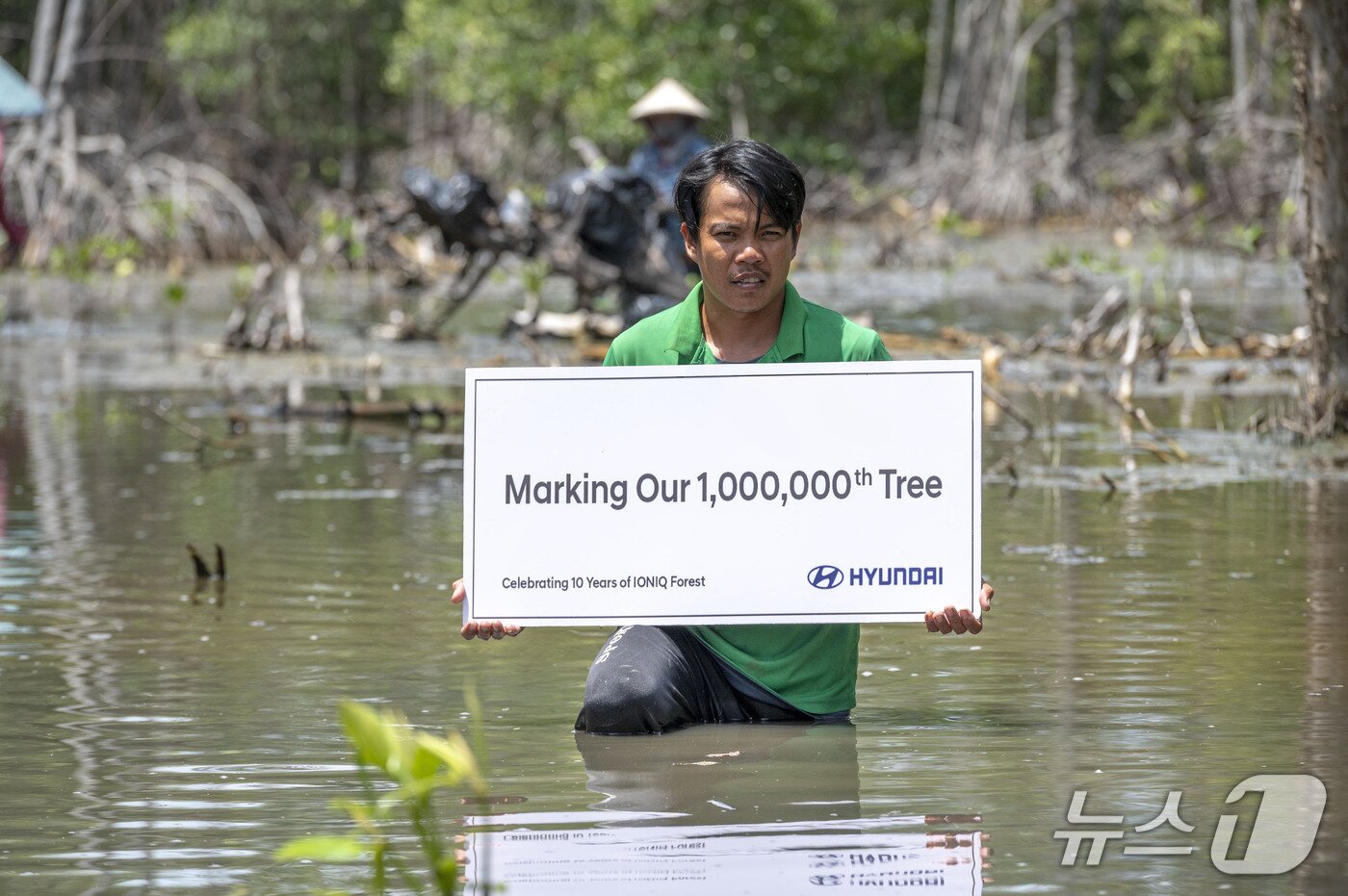 본문 이미지 - 현대자동차, 칸 광고제 3관왕 주인공 AI기반 CSR 홍보 캠페인 '나무 특파원' 공개 (현대자동차 제공)