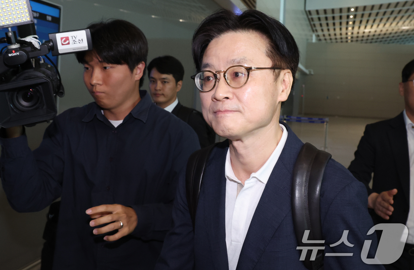 (인천공항=뉴스1) 김명섭 기자 = 김정관 산업통상자원부 장관이 23일 오전 인천공항에서 대미 통상 협상을 위해 출국하고 있다.  2025.7.23/뉴스1