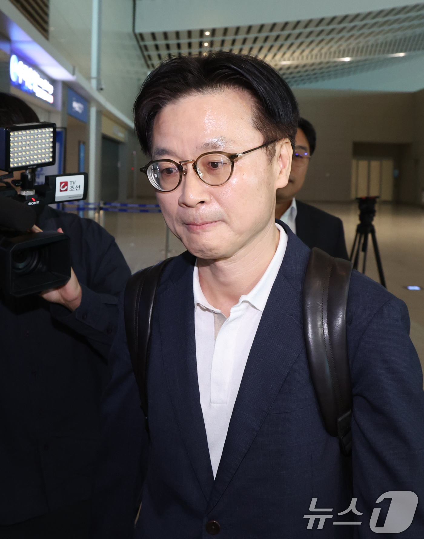 (인천공항=뉴스1) 김명섭 기자 = 김정관 산업통상자원부 장관이 23일 오전 인천공항에서 대미 통상 협상을 위해 출국하고 있다.  2025.7.23/뉴스1