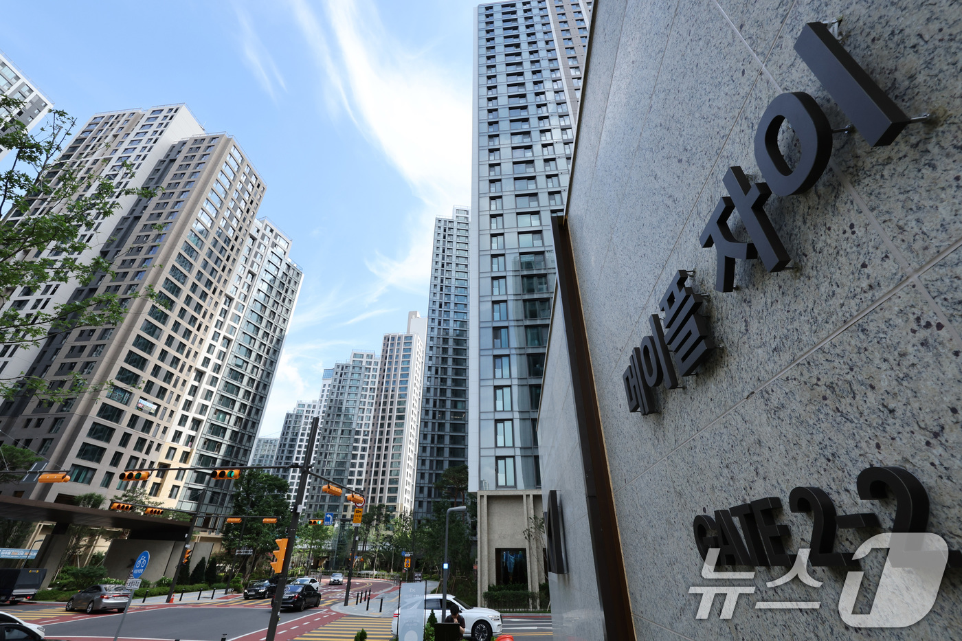 (서울=뉴스1) 신웅수 기자 = 소유권 이전 조건부 전세 대출 제한에 서초구 잠원동 '메이플자이'의 전셋값이 하락하고 있다.23일 부동산 업계에 따르면 메이플자이 전용면적 59㎡ …