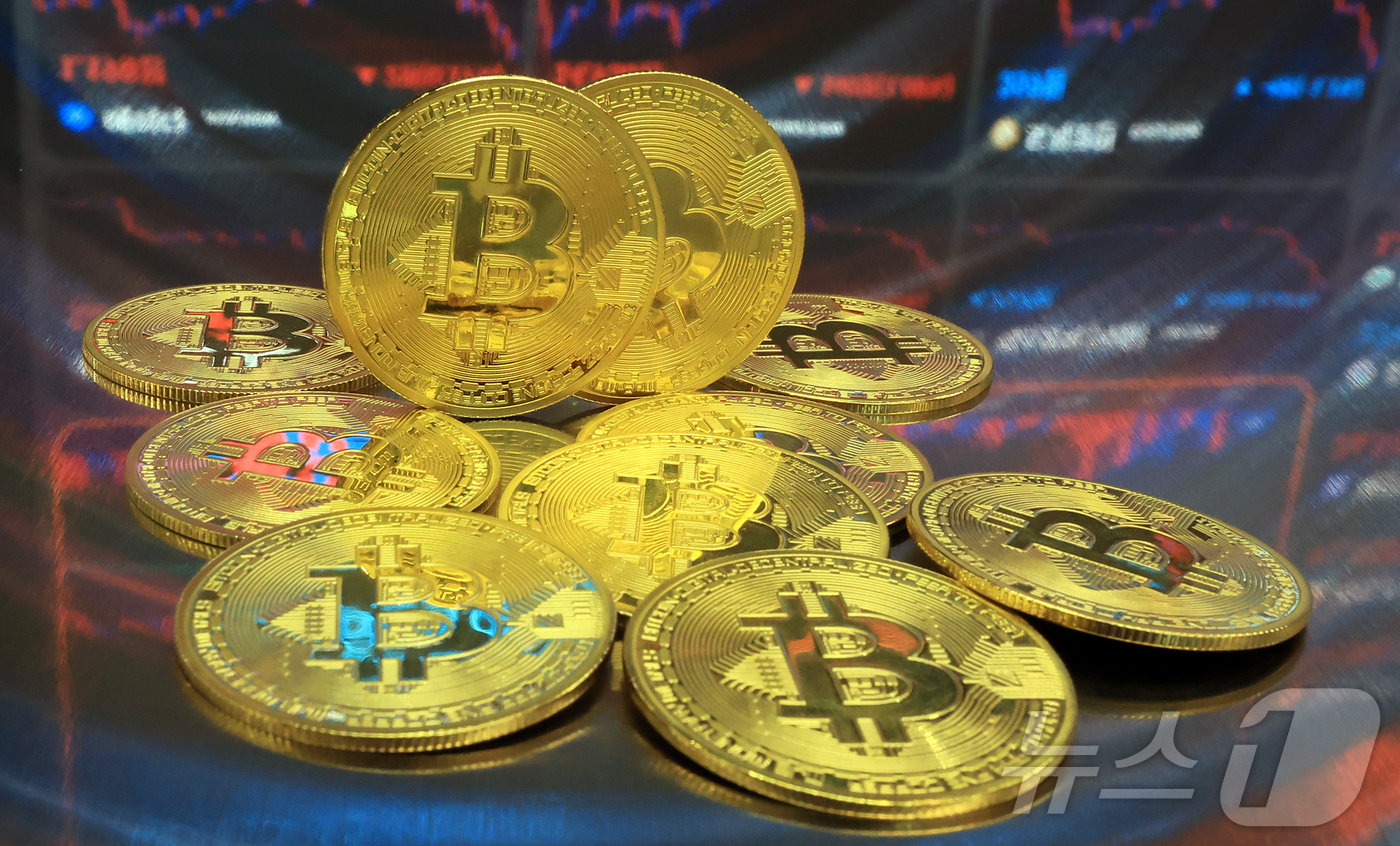 (서울=뉴스1) 김진환 기자 = 비트코인 가격이 12만달러대를 회복했다.22일(현지시간) 미국 가상화폐 거래소 코인베이스에 따르면 미 동부 시간 이날 오후 5시 34분 비트코인 1 …