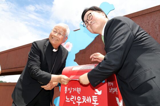 우의장 "27년 교황님 방한·방북 희망"…유흥식 추기경 "최선 다하겠다"