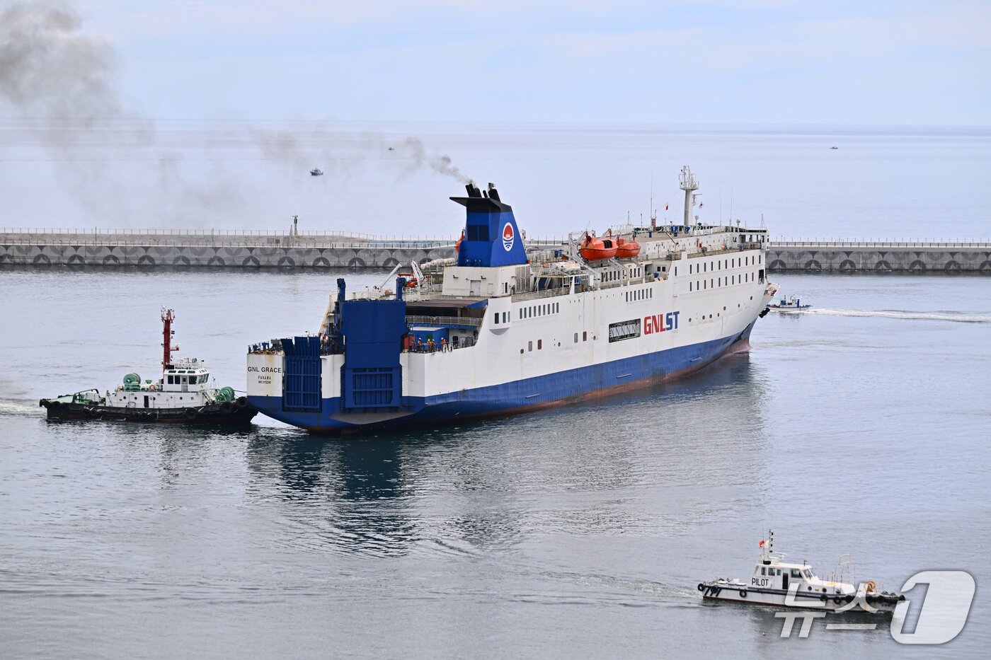 본문 이미지 - 북방항로 운항 카페리 속초항 입항.&#40;속초시 제공, 재판매 및 DB 금지&#41; 2025.7.23/뉴스1