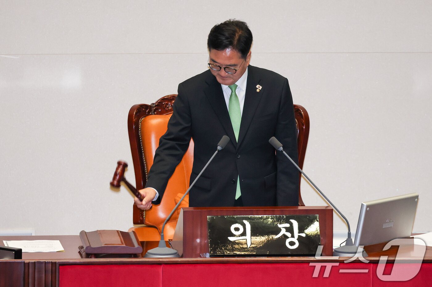 본문 이미지 - 우원식 국회의장이 23일 오후 서울 여의도 국회에서 열린 제427회국회&#40;임시회&#41; 제2차 본회의에서 의사봉을 두드리고 있다. 2025.7.23/뉴스1 ⓒ News1 안은나 기자