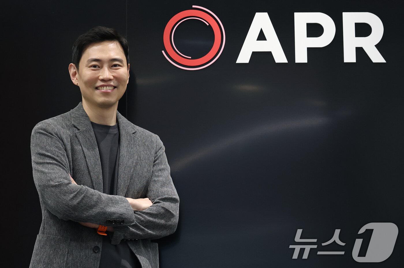 본문 이미지 - 신재하 에이피알 부사장이 23일 서울 송파구 에이피알 본사 집무실에서 열린 뉴스1과의 인터뷰에서 포즈를 취하고 있다. 2025.7.23/뉴스1 ⓒ News1 오대일 기자
