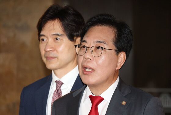 민주 "강선우 윤리위 제소? 당직자 정강이 찬 송언석 사과부터"
