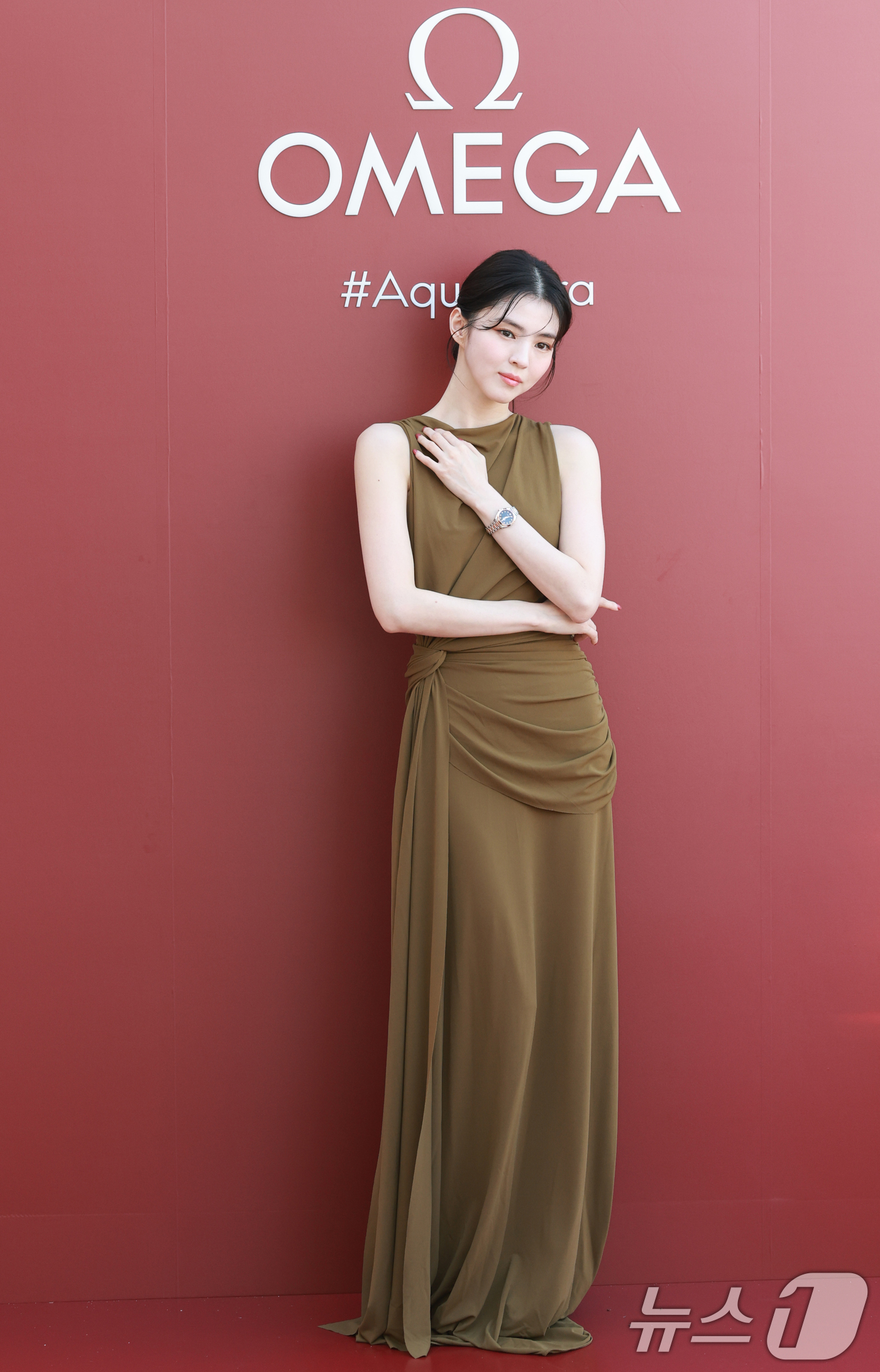 (서울=뉴스1) 권현진 기자 = 배우 한소희가 23일 오후 서울 강남구 논현동에서 진행된 스위스 시계 브랜드 오메가(OMEGA) '씨마스터 아쿠아 테라 30mm' 론칭 행사에 참석 …
