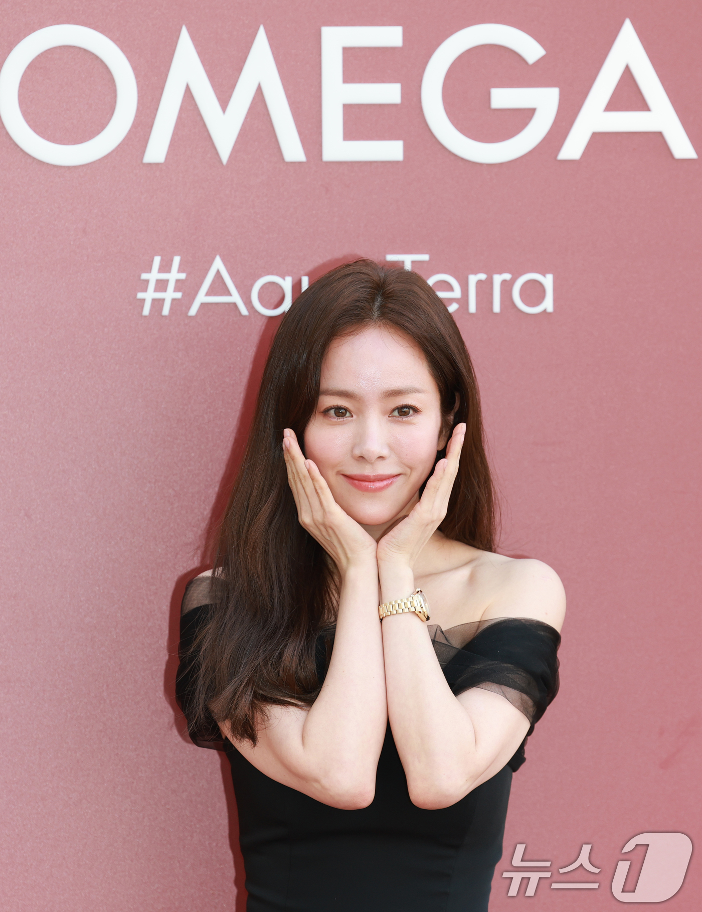 (서울=뉴스1) 권현진 기자 = 배우 한지민이 23일 오후 서울 강남구 논현동에서 진행된 스위스 시계 브랜드 오메가(OMEGA) '씨마스터 아쿠아 테라 30mm' 론칭 행사에 참석 …