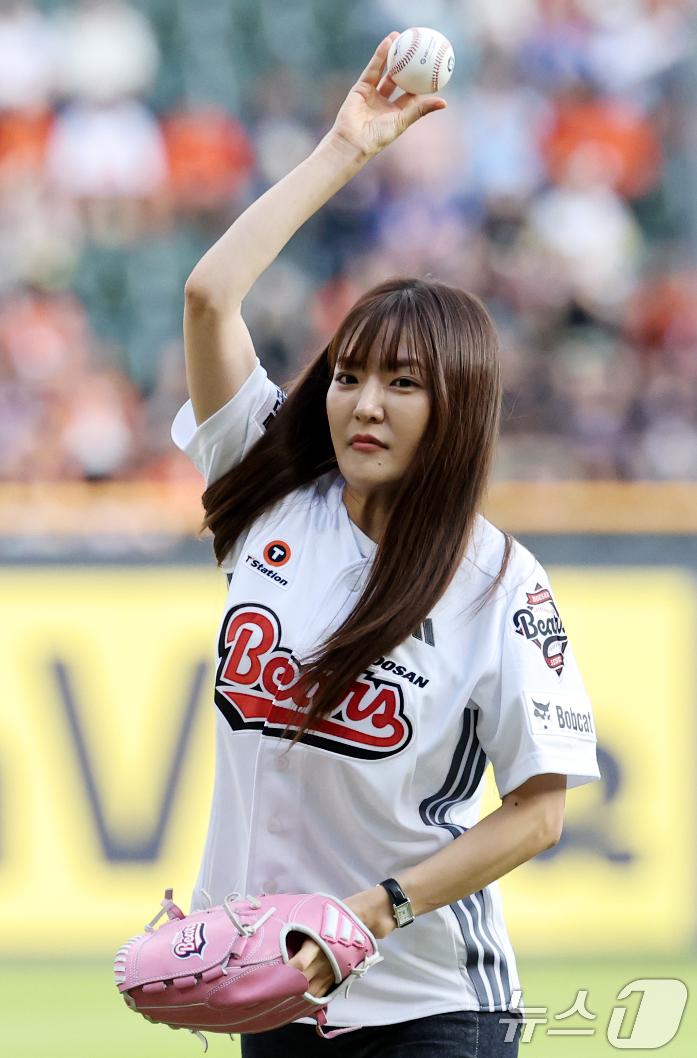 (서울=뉴스1) 이승배 기자 = 박은영 셰프가 23일 오후 서울 송파구 잠실야구장에서 열린 프로야구 '2025 신한 SOL뱅크 KBO 리그' 두산 베어스와 한화 이글스의 경기에서 …