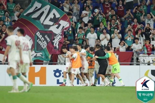 본문 이미지 - K리그1 대전이 김준범의 극장골로 울산을 꺾었다.&#40;한국프로축구연맹 제공&#41;