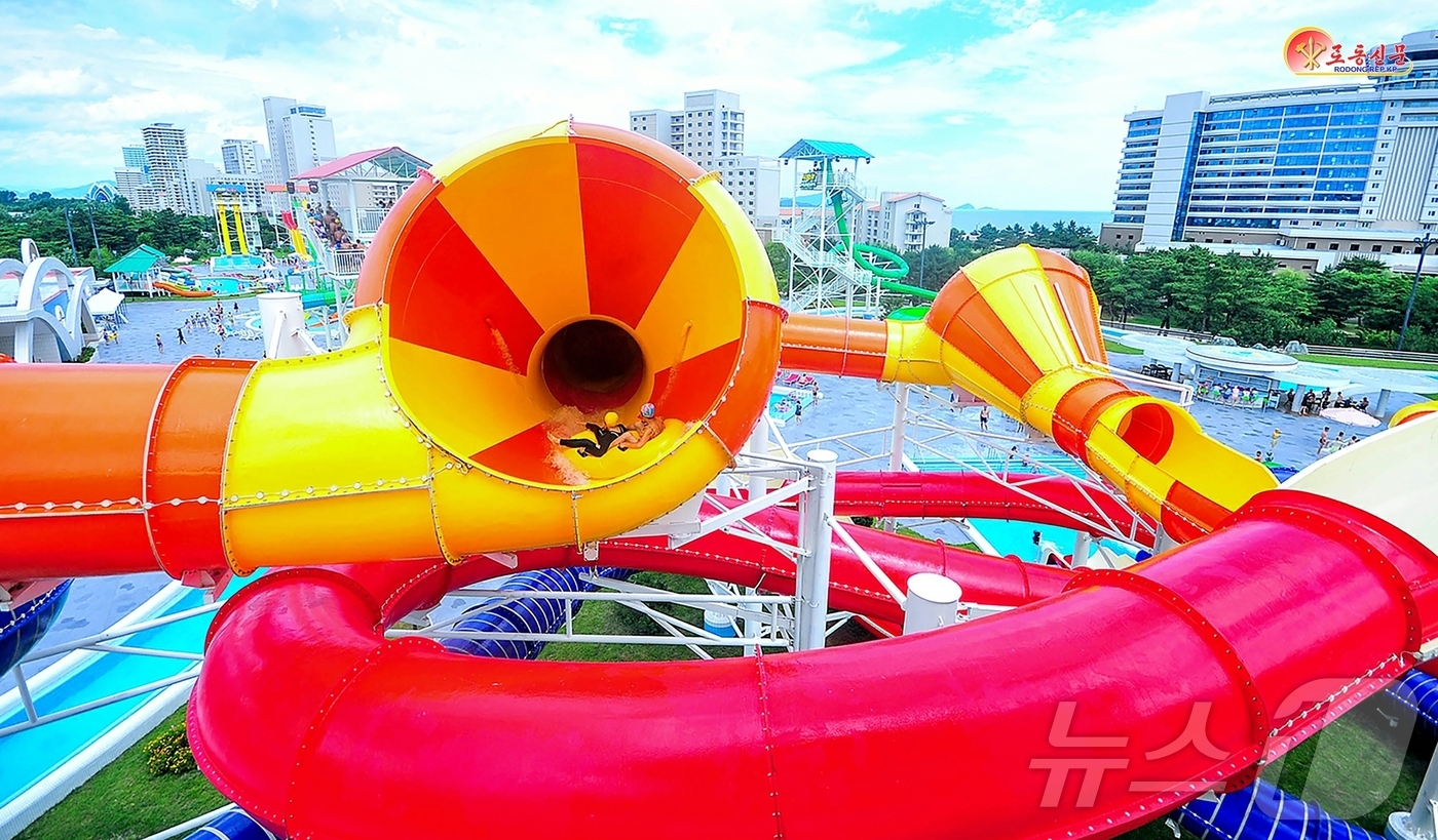 (평양 노동신문=뉴스1) = 북한 노동당 기관지 노동신문은 24일 "원산갈마해안관광지구는 볼수록 멋있고 희한하다"며 이곳을 방문한 사람들의 반응을 선전했다. [국내에서만 사용가능. …