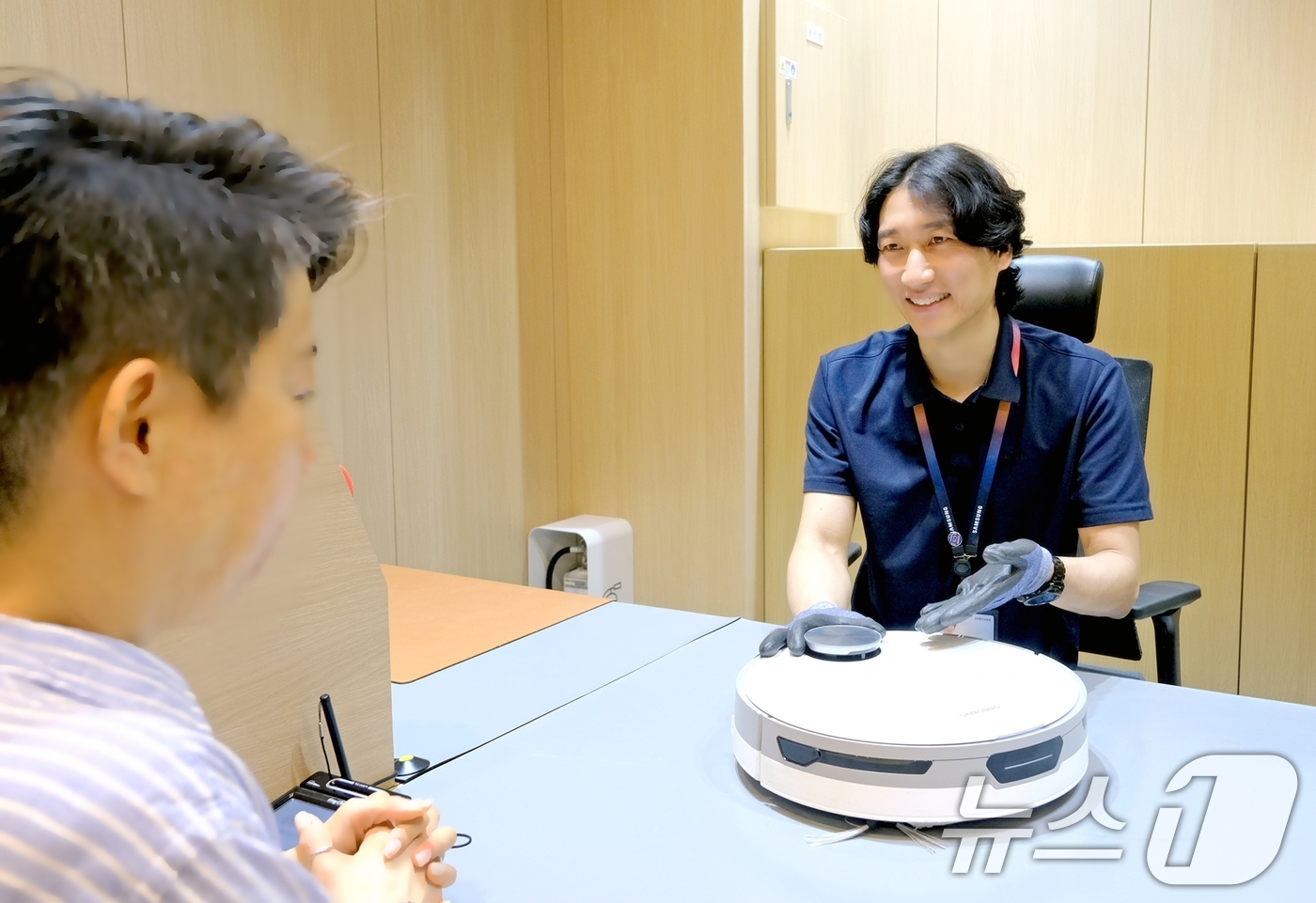 (서울=뉴스1) = 삼성전자서비스가 한국능률협회컨설팅이 발표한 '2025 한국산업의 서비스품질지수' 고객접점 부문에서 가전 및 모바일·IT 제품 AS 품질 1위에 선정됐다고 24일 …