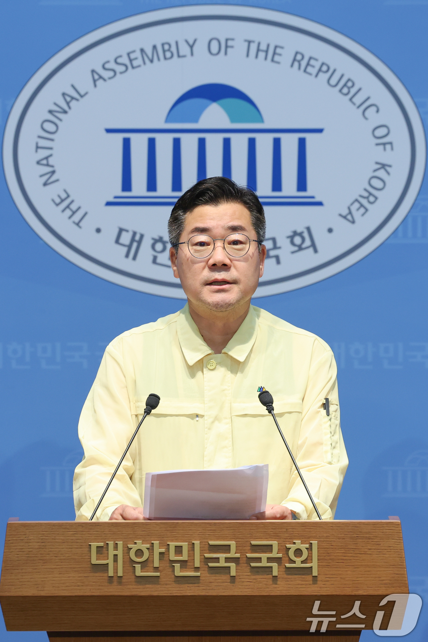 (서울=뉴스1) 안은나 기자 = 박찬대 더불어민주당 당대표 후보가 24일 오전 서울 여의도 국회 소통관에서 검찰과거사위원회법 제정 등 검찰개혁 관련 기자회견을 하고 있다. 2025 …