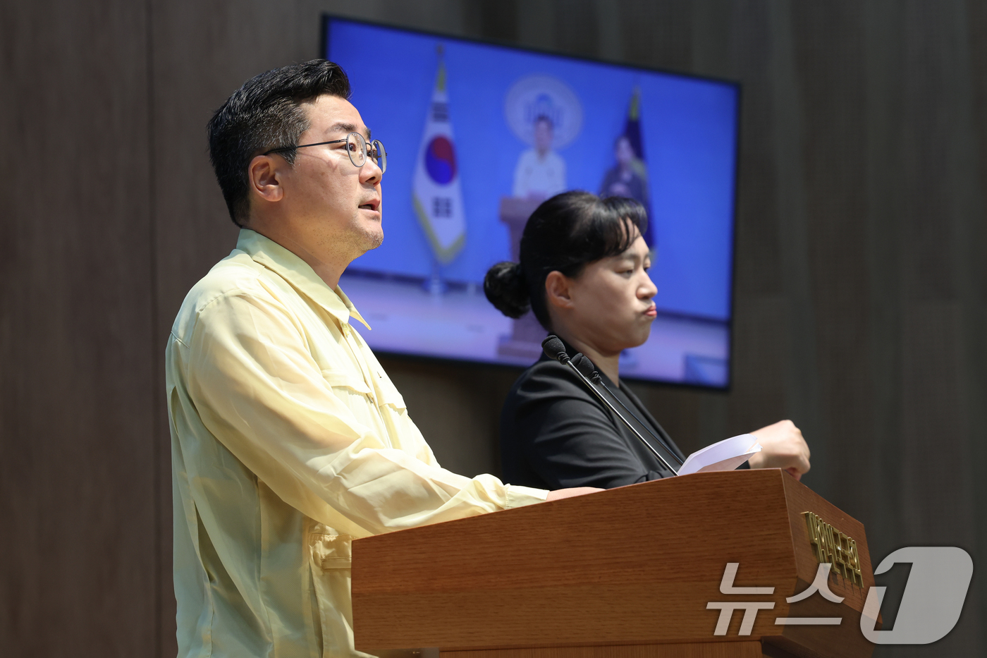 (서울=뉴스1) 안은나 기자 = 박찬대 더불어민주당 당대표 후보가 24일 오전 서울 여의도 국회 소통관에서 검찰과거사위원회법 제정 등 검찰개혁 관련 기자회견을 하고 있다. 2025 …